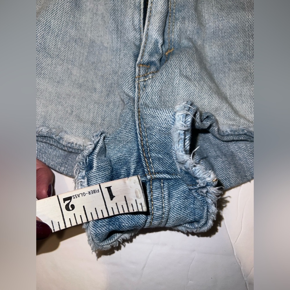 Levi’s High Rise Shorty Short - Picture 10 of 10